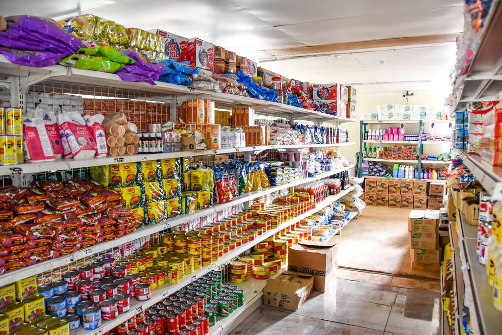 Information, Shops &amp; Services in 'Eua