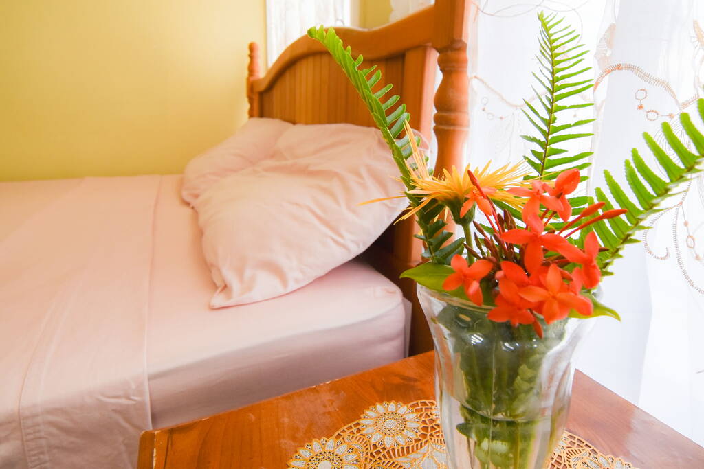 5 Most Romantic Honeymoon Accommodations on 'Eua