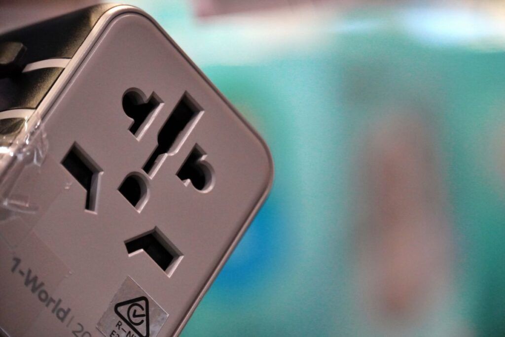 5 Best Travel Adapters for Tonga